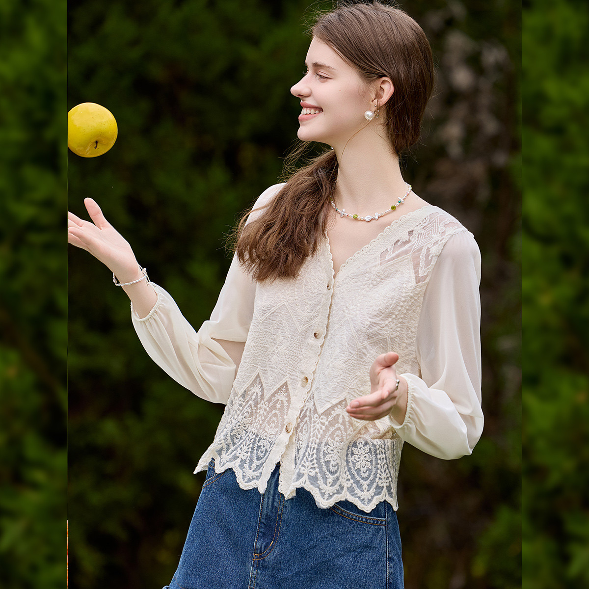LOUIS YAO Sweet Lace V-neck Ca - Embroidery Cardigan ulasan dan harga